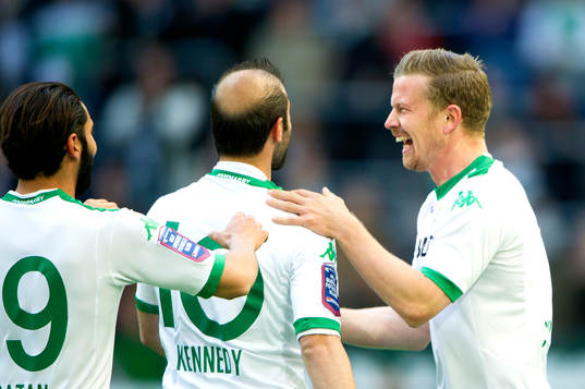 Hammarbys Thomas Guldborg Christensen (tv) jublar och