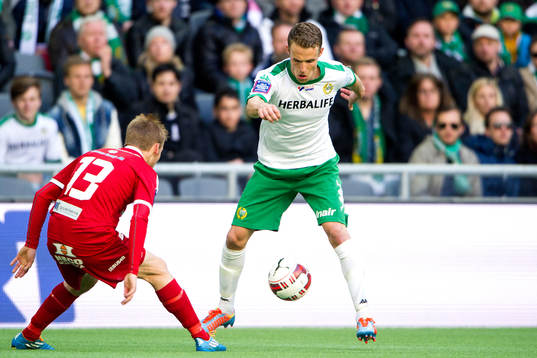 Hammarbys Fredrik Torsteinbø utmanas av Värnamos Tobias