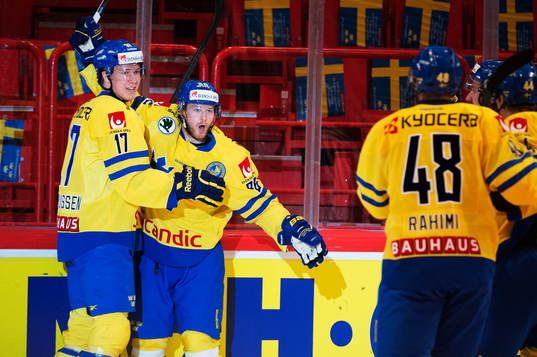 Sveriges Dennis Rasmussen och Linus Klasen jublar