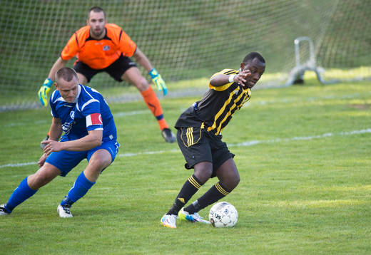 Hässleholms Brigth Frimpong i matchen i div. lll mellan