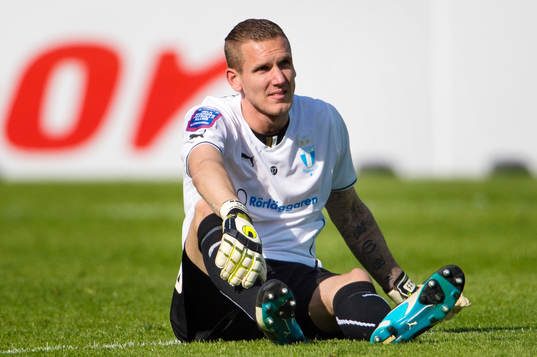 Malmö FFs målvakt Robin Olsen deppar