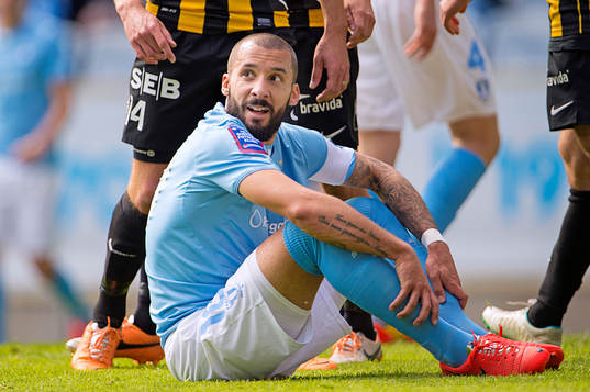 Malmö FFs Guillermo Molins reagerar på ett dom slut