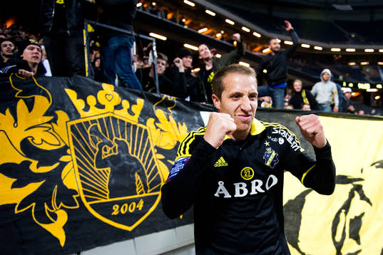 s Kenny Pavey jublar med fansen