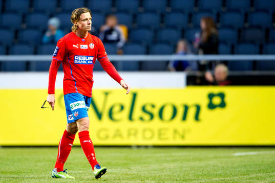 Helsingborgs Carl Johansson  deppar när han går av planen