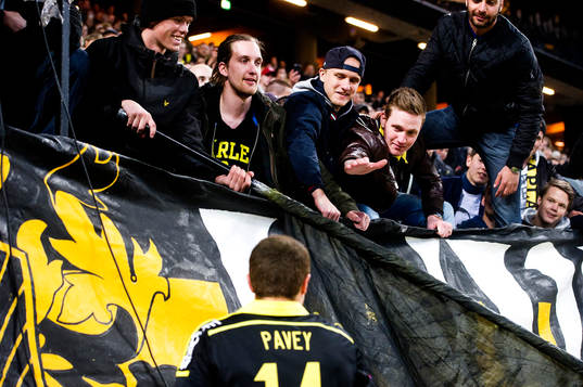 s Kenny Pavey tackar publiken