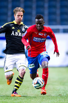 s Martin Lorentzson jagar Helsingborgs David Accam