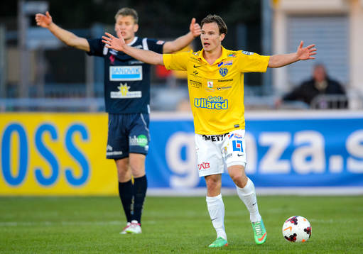 Falkenbergs Anton Wede slår ut med armarna