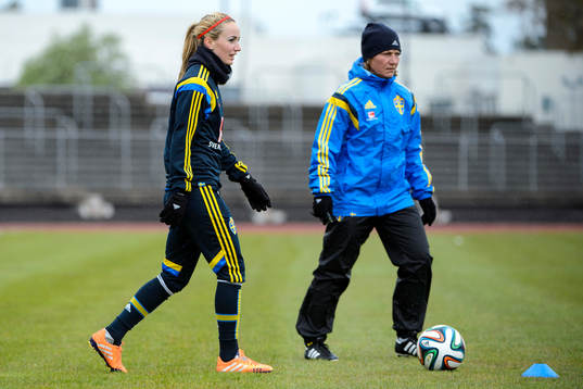 Sveriges Kosovare Asllani och sjukgymnast Annica Näsmark