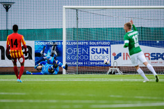 Jönköpings Daryl Smylie gör 0-1