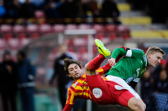 Syrianskas Nikola Grubjesic och Jönköpings Joakim Karlsson