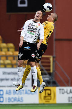 Elfsborgs Sebastian Holmén och Mjällbys Marcus Ekenberg