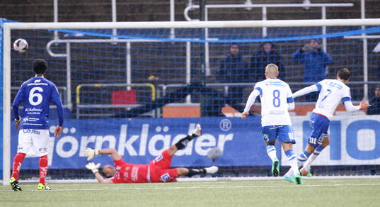 Mål 1-1 på straff av Norrköpings Lars Christian Krogh