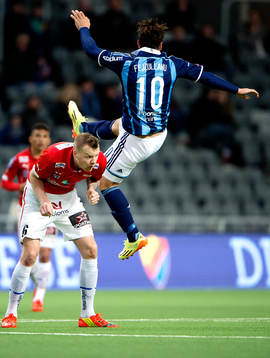 Djurgårdens Erton Fejzullahu ramlar över Kalmars Marcus