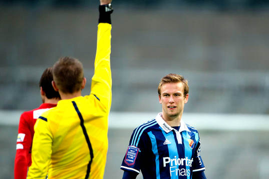 Djurgårdens Aleksander Faltsetas får ett rött kort