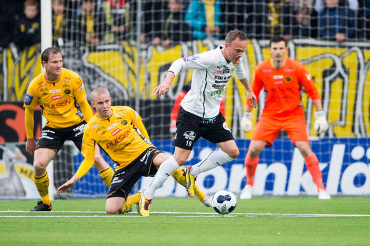 Mjällbys Marcus Ekenberg kamp med Elfsborgs Sebastian
