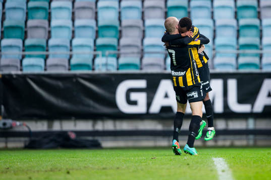 Häckens Simon Gustafson jublar