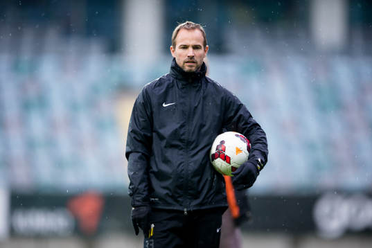 Häckens assisterande tränare Christian Lundström innan