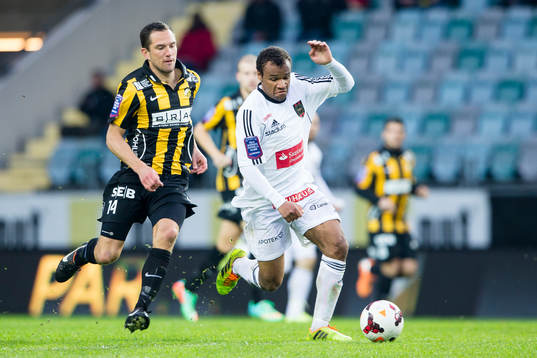 Häckens Martin Ericsson jagar Brommapojkarnas Serge-Junior