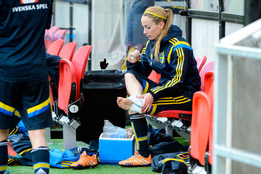 Sveriges Kosovare Asllani lindar om sin fot