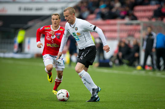 Örebros Daniel Gustavsson mot Falkenbergs Calle Wede