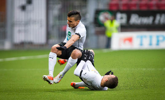 Örebros Ahmed Yasin och Örebros Shpetim Hasani krockar