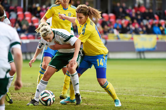 Nordirlands Nadene Caldwell och Sveriges Hanna Folkesson