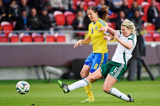 Sveriges Lotta Schelin och Nordirlands Ashley Hutton