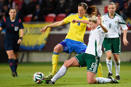 Sveriges Lotta Schelin och Nordirlands Ashley Hutton