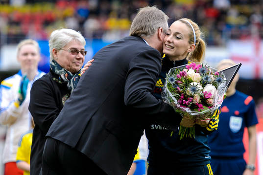 Damlandslagets första målskytt Ann Jansson och tusende