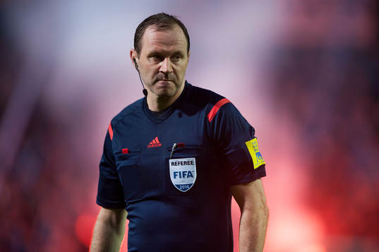 Domaren Jonas Eriksson i matchen i allsvenskan mellan