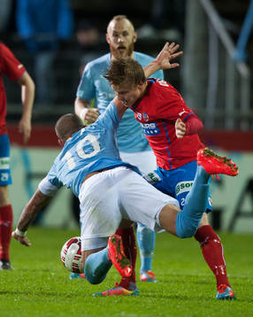 Helsingborgs Jere Uronen och Malmös Magnus Eriksson i