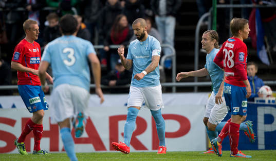 Malmös Guillermo Molins har gjort 0-1 på straff i matchen