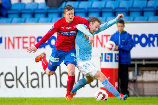 Malmö FFs Emil Forsberg jagas av Helsingborgs Alexander