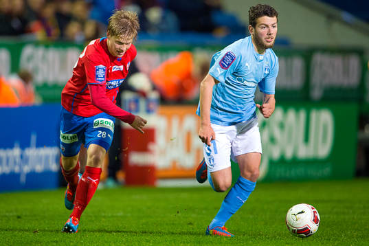 Helsingborgs Jere Uronen jagar Malmö FFs Erdal Rakip