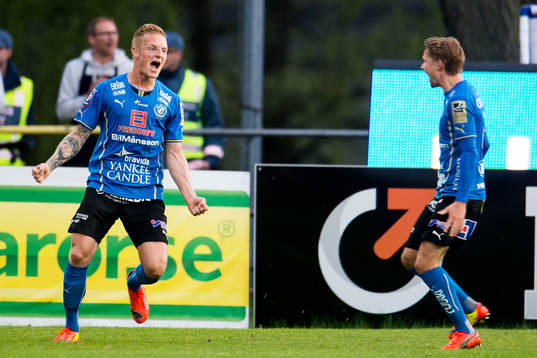 Halmstads Gudjón Baldvinsson jublar