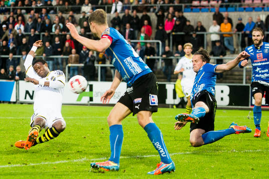 s Kennedy Igboananike skjuter in 2-2