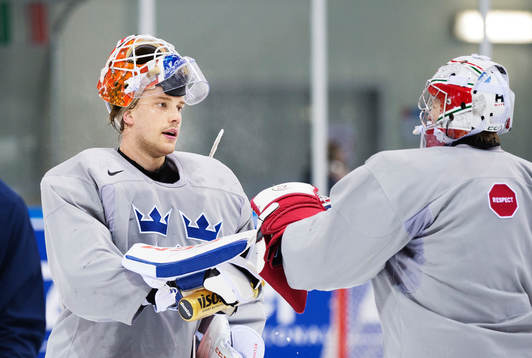 Målvakterna Anders Nilsson och Linus Ullmark peppar