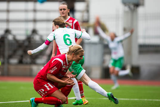 Hammarbys Olga Ekblom jublar