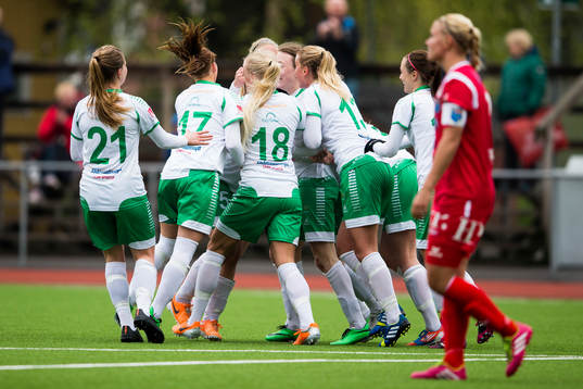 Hammarbys spelare jublar