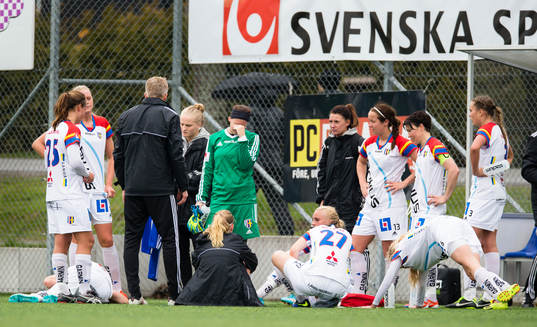 Hovås Billdals spelare ser besvikna ut