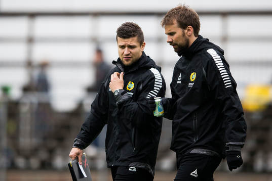 Hammarbys assisterande tränare Farre Farko Macak och
