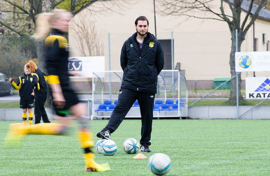 Ältas  assisterande tränare Omid Sulefani