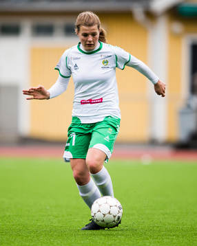 Hammarbys Marie Johansson med bollen