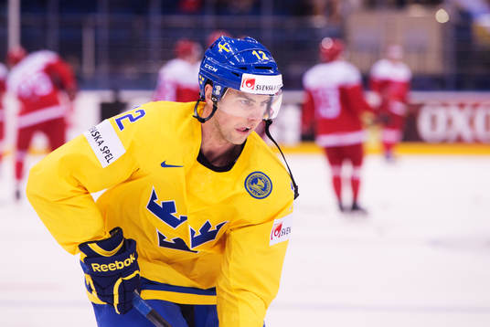 Sveriges Joakim Lindström värmer upp