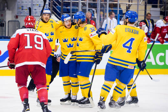 Sveriges Gustav Nyquist jublar med sina lagkamrater