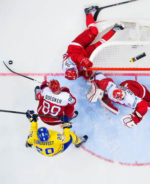 Sveriges Joel Lundqvist utmanar Danmarks Mikkel Bödker,