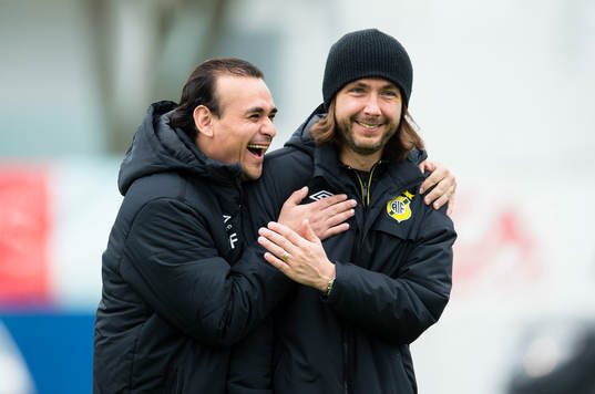 Ältas tränare Marcelo Fernández (v) och fystränare