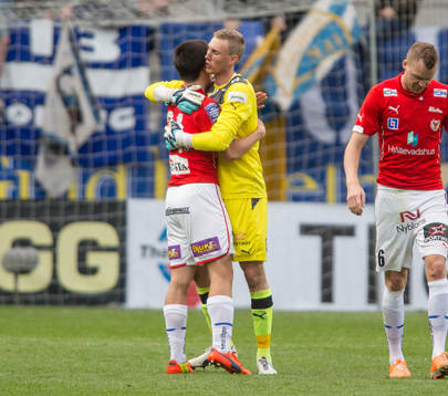 Kalmars Sebastian Ramhorn och Kalmars målvakt Lars Cramer