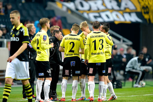 Mjällbys spelare samlas