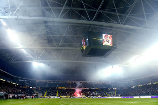 Stängt tak på Friends arena